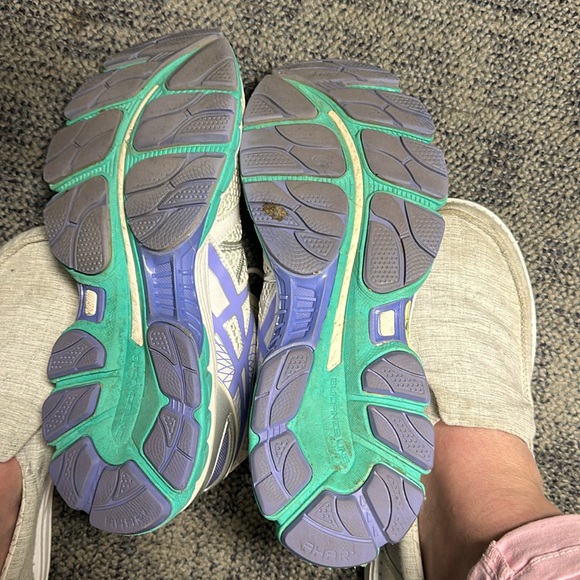 Women’s size 10.5 ASICS gel nimbus 16  worn maybe 10 times. - Picture 4 of 10